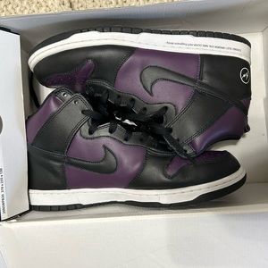 Wore maybe 3 times to match a jersey. Size 11 men’s hi dunks in wine.